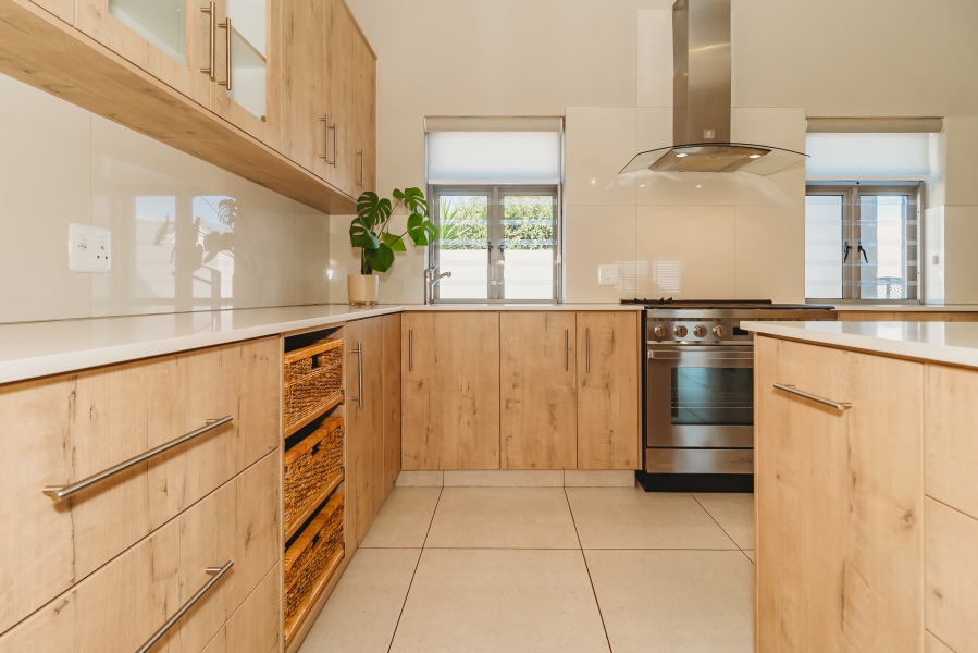 4 Bedroom Property for Sale in Kraaibosch Manor Western Cape